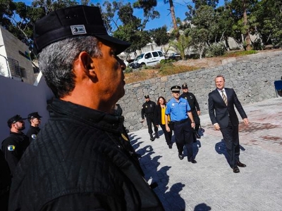 Chalecos antibalas para reforzar la seguridad de los policías locales de la capital