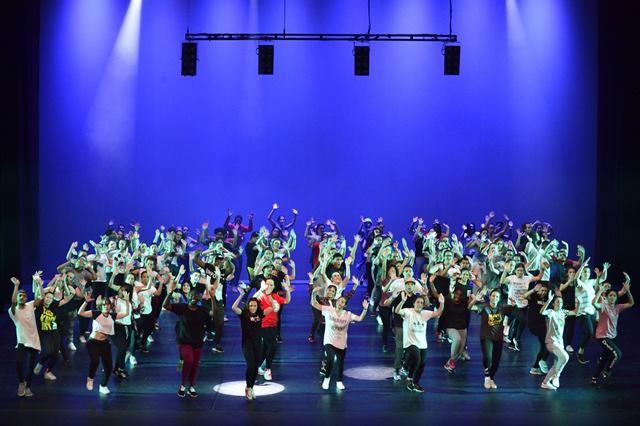 Across hip hop2016