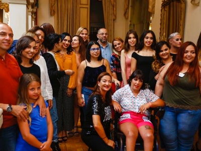 Pasarela inclusiva con diversidad de tallas, razas y edades 2