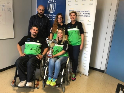 Equipo femenino que compite en el Rally Islas Canarias 2
