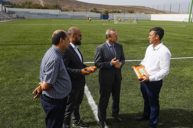 Desfibriladores en 36 centros deportivos