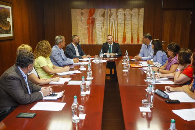 Mayor implicación en política social 2