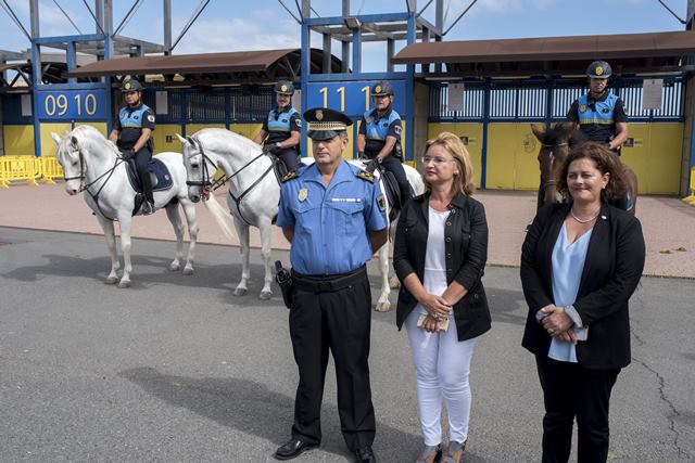 Policías a caballo para la seguridad en los partidos de fútbol