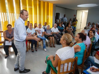 El alcalde Hidalgo se reúne con los vecinos del Cono Sur 3