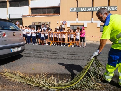 Muestra de los medios que se utilizan en la Limpieza a 150 escolares de Cruz de Piedra 5