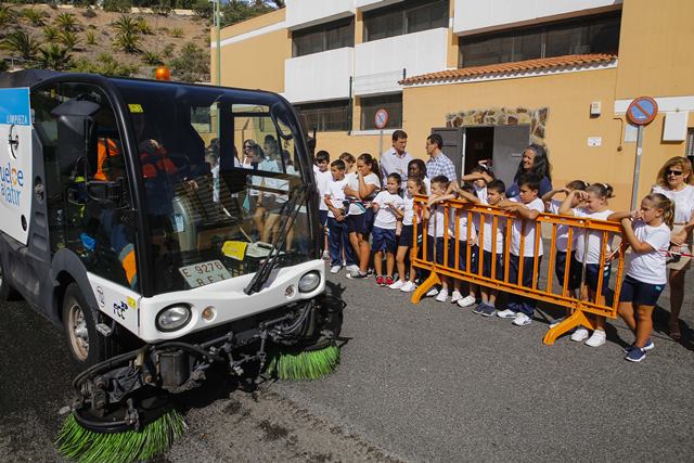 Muestra de los medios que se utilizan en la Limpieza a 150 escolares de Cruz de Piedra 6