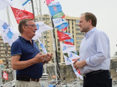 El José Eduardo Ramírez y el presidente del Comité de la MiniTransat Patrick Maurin