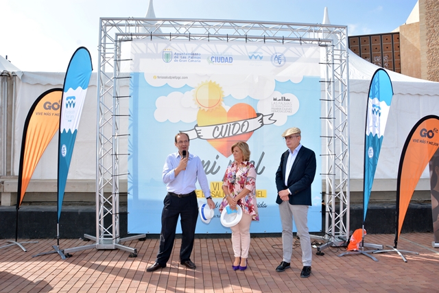VI Feria de la Salud en la Piel en Las Canteras 2