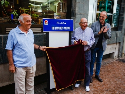 El Ayuntamiento dedica una plaza a los hermanos Momo junto a Las Canteras2