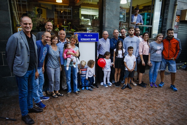 El Ayuntamiento dedica una plaza a los hermanos Momo junto a Las Canteras3