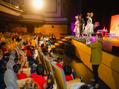 500 alumnos de infantil y primaria del Distrito Vegueta Cono Sur Tafira en el Teatro 2