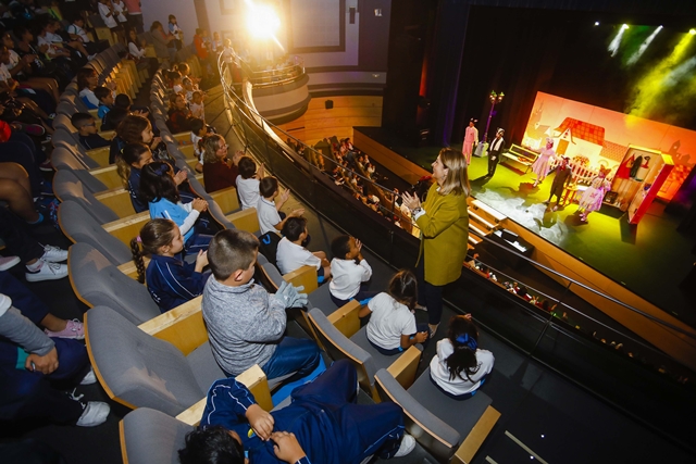 500 alumnos de infantil y primaria del Distrito Vegueta Cono Sur Tafira en el Teatro 3