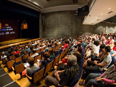 ESPECTADORES ES JUEVES ES TEATRO