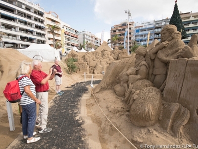 Turistas en el belén