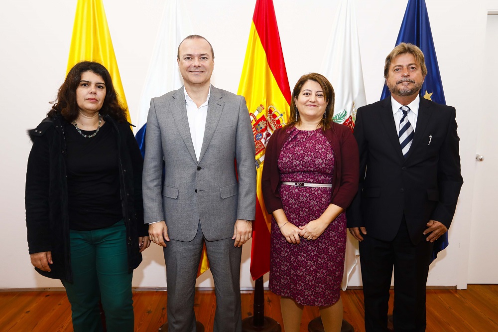 El Señor Alcalde junto con las nuevos cargos