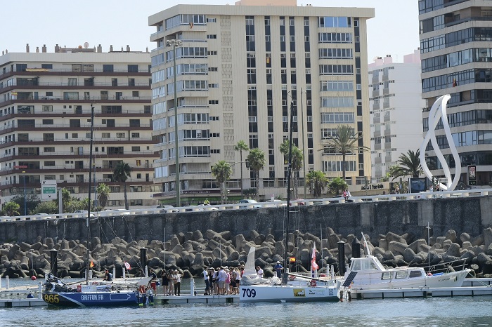 Vista de los barcos de la Mini Transat en el Muelle deportivo