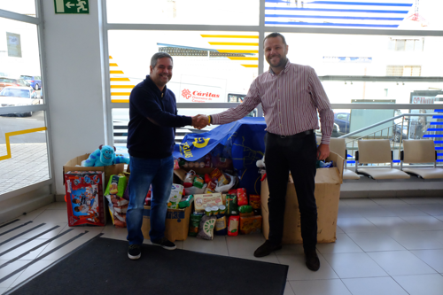 Heriberto Dávila, director General Movilidad, con Mario del Rosario Montesdeoca, coordinador de Servicios, Materiales e Infraestructura de Cáritas Diocesana de Canarias