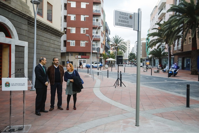 Plaza a la no violencia en memoria del joven Iván Robaina 3