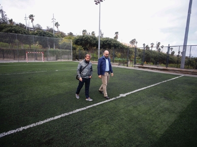 Se renuevan las canchas de cemento del Parque Juan Pablo II