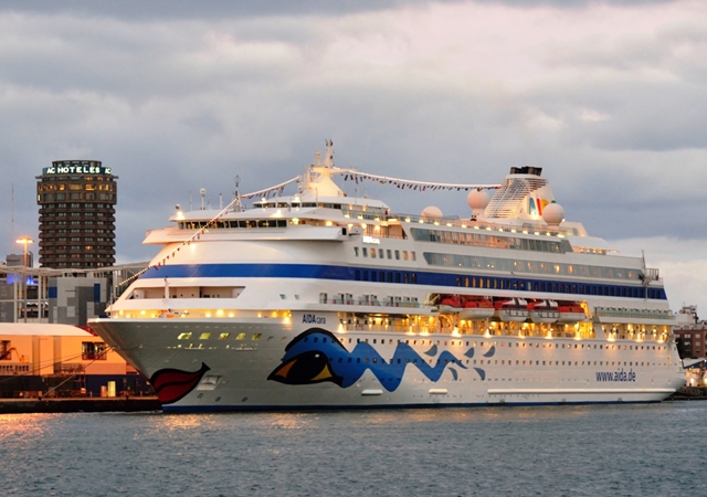 El crucero AIDA en el Muelle Santa Catalina