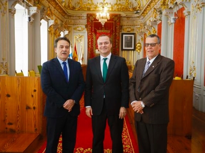 Augusto Hidalgo con el nuevo embajador de Cuba en España, Gustavo Machín 2