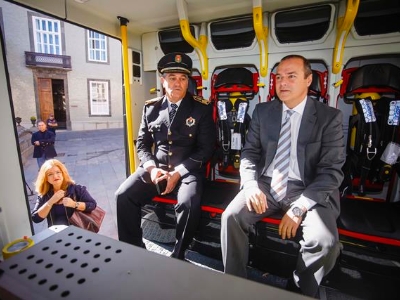Bomberos incorpora un nuevo vehículo contraincendios 2
