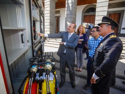 Bomberos incorpora un nuevo vehículo contraincendios 3
