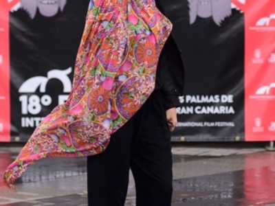 La actriz Elena Morozova presenta THE BOTTOMLESS BAG