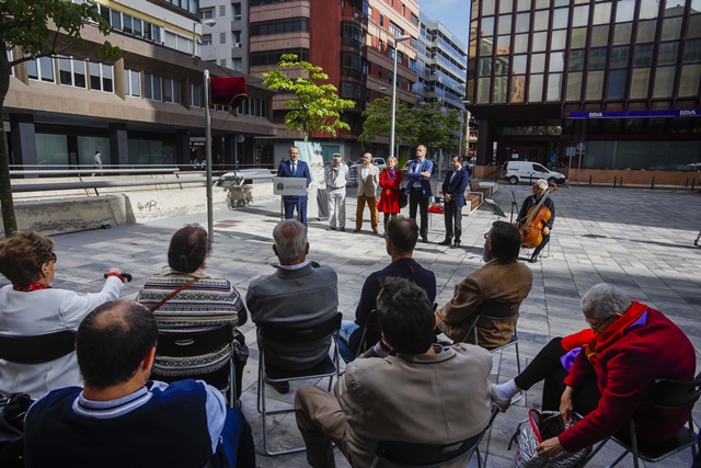 La capital dedica la nueva plaza creada tras el Hotel AC al doctor Manuel Monasterio, El médico de los pobres 3