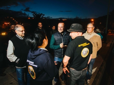 Hidalgo acompaña a los pastores trashumantes que trasladan a 300 ovejas desde la capital hacia Medianías
