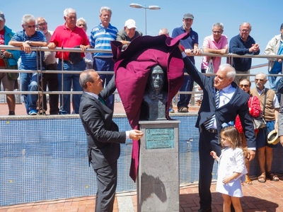 La ciudad rinde homenaje con un busto al empresario Juan Pérez 2