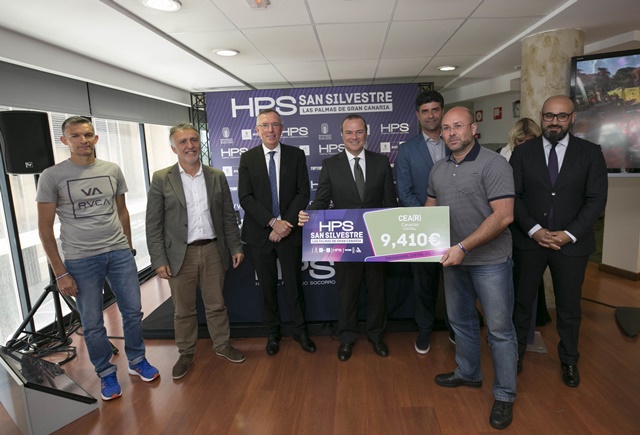 El alcalde respalda la labor solidaria de la carrera HPS San Silvestre con la entrega de 78.000 euros a ocho ONGs