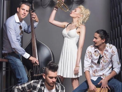 Jenny and The Mexicats 3