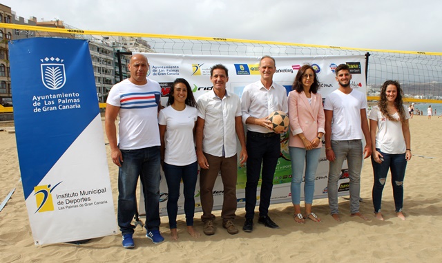 Las Canteras  acoge por primera vez un torneo de futvoley con los mejores jugadores a nivel mundial 2