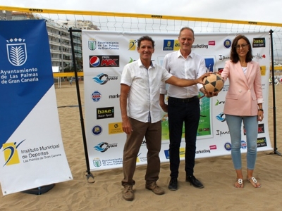 Las Canteras  acoge por primera vez un torneo de futvoley con los mejores jugadores a nivel mundial