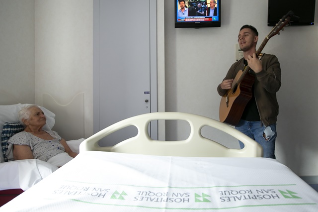 El TEMUDAS y Hospitales San Roque muestran su cara más solidaria llevando el festival hasta las personas que no lo pueden disfrutar in situ 6
