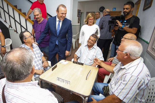Hidalgo mantiene un encuentro con  pensionistas de Tamaraceite para dar a conocer los proyectos de la ciudad y recoger la experiencia de los mayores