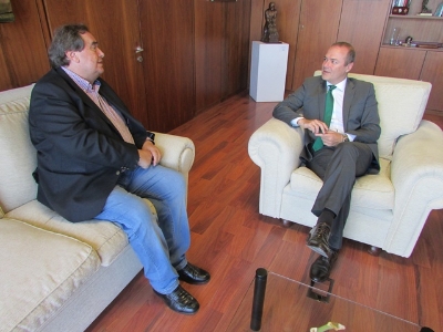 Alcalde y cónsul de Italia