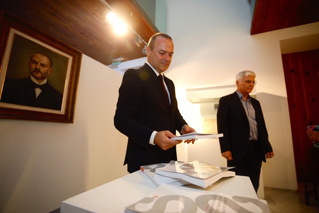Hidalgo inaugura la exposición en las Casas Consistoriales de las actas de la Junta Suprema de Gran Canaria de 1868 3