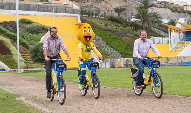 Inauguración estación del antiguo estadio insular