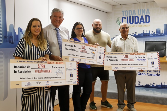 Entrega donativos Barberos Solidarios 2018