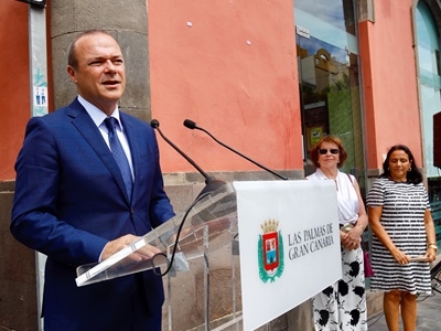 Hidalgo descubre en San Bernardo la placa con la que la ciudad homenajea al historiador Francisco Morales