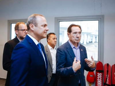 El alcalde inaugura la nueva sede de Cruz Roja para mejorar el servicio de vigilancia y auxilio en Las Canteras 2