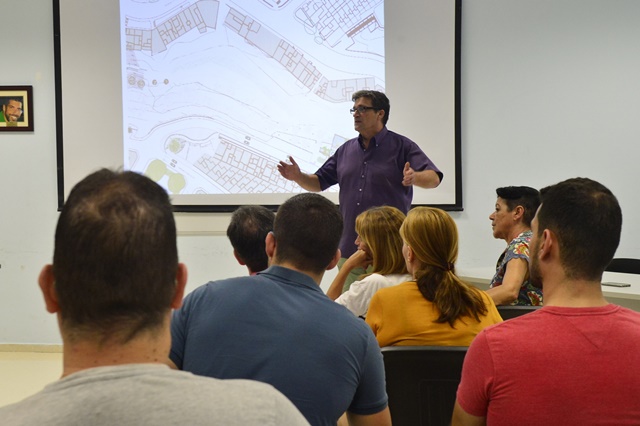 El Ayuntamiento acuerda con los vecinos y residentes construir un espacio público en el Barranquillo Don Zoilo 2