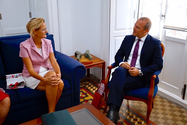 El alcalde mantiene un encuentro con la embajadora de Hungría en España