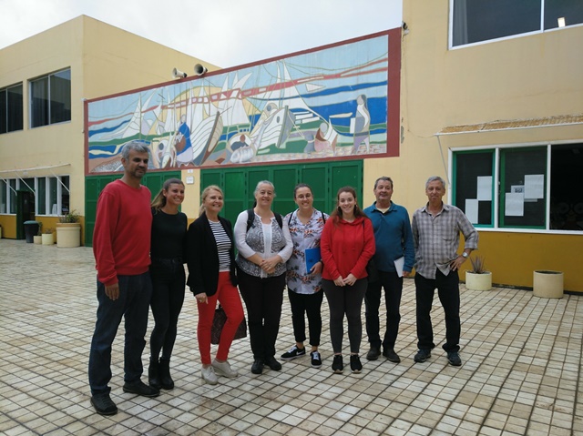 El Ayuntamiento y el IES La Isleta acuerdan convertir parte de sus jardines en huertos urbanos para estudiantes y vecinos 2