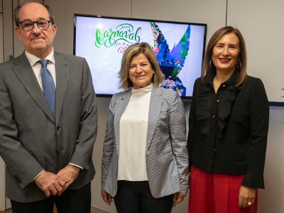 José Carlos Naranjo con Inmaculada Medina y Mapi Quintana