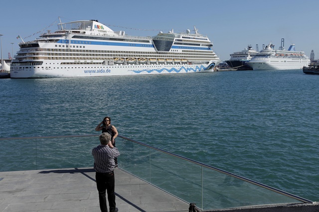 Seis barcos de cruceros llegan a Las Palmas de Gran Canaria durante el Womad