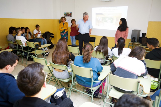 La OMIC motiva a los escolares y adolescentes a convertirse en consumidores responsables