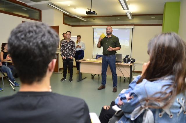 El Ayuntamiento forma a una treintena de jóvenes como presentadores y reporteros de televisión 3